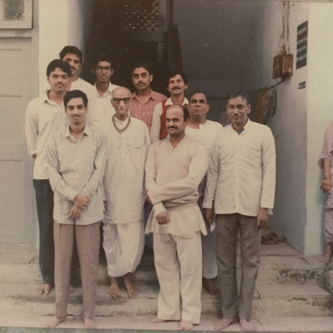 Baba with Shrimaharaj’s Devotees - 3