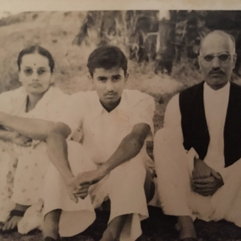 Baba with wife Indirabai and son Shripad.